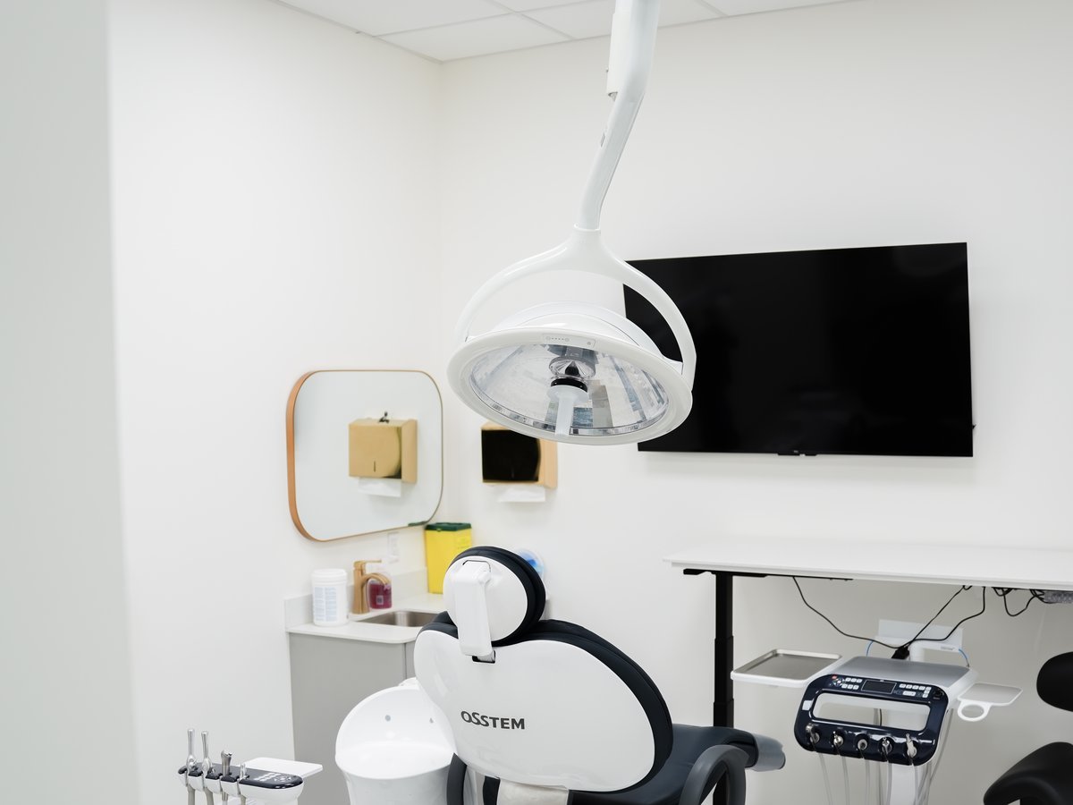 Calm treatment environment for oral sedation